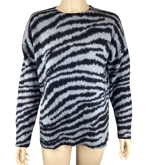 C By Bloomingdales Womens Cashmere Sweater Size‎ Small Grey Black Zebra Pattern - Picture 2 of 10